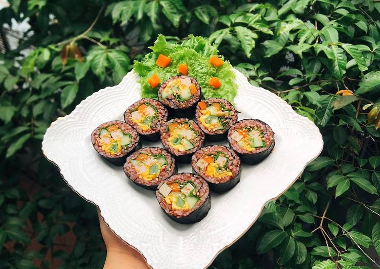 Cơm cuộn gạo lứt huyết rồng