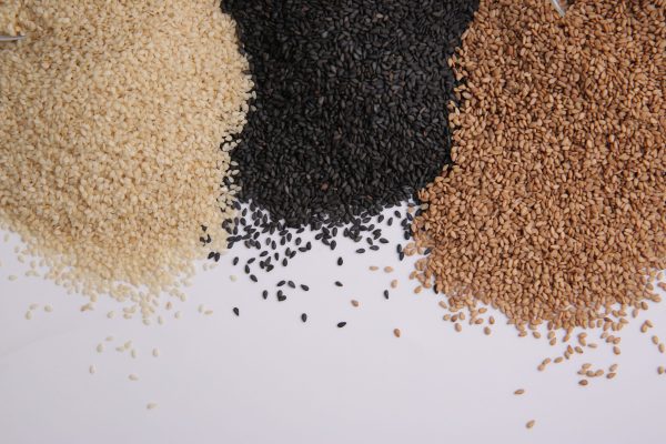 So sánh giữa mè trắng và mè đen