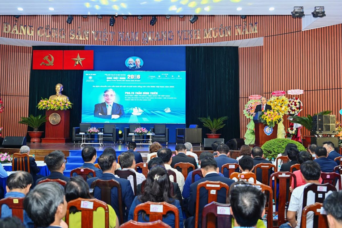 PGS.TS Trần Đình Thiên – Nguyên Viện trưởng Viện Kinh tế Việt Nam chia sẻ về bối cảnh kinh tế vĩ mô